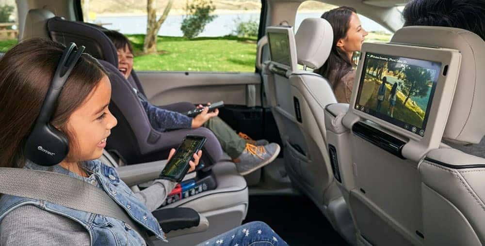 2019-chrysler-pacifica-backseat-entertainment