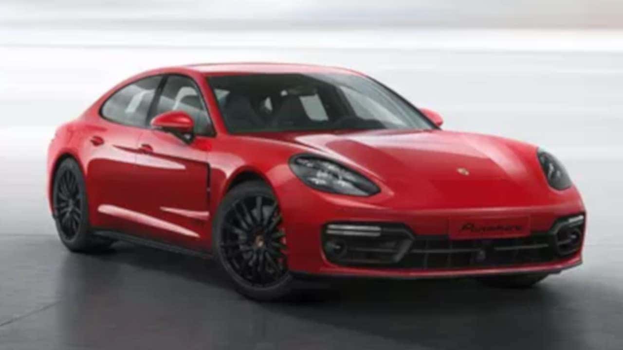 2019 Porsche Panamera Side View Driving