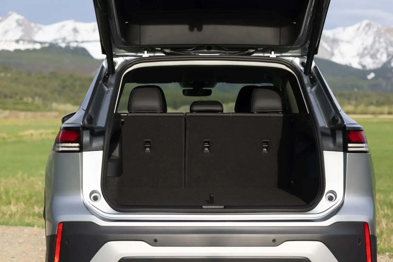 2025 VW Tiguan cargo space 