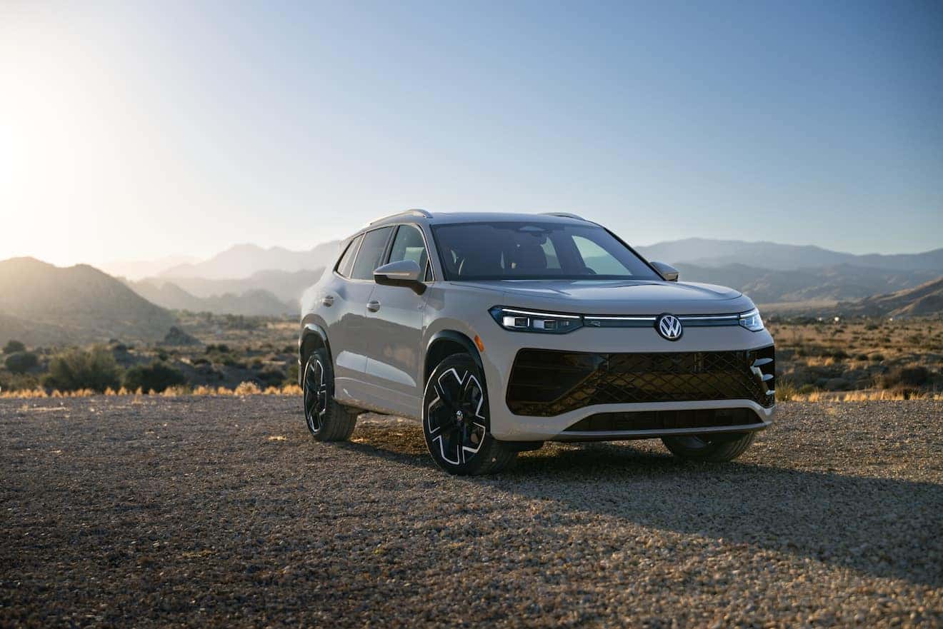 Volkswagen Tiguan R Line profile view