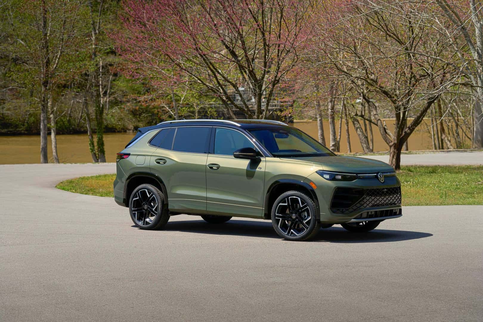 2026 Volkswagen Tiguan Avocado Green Pearl NHTSA overall safety rating