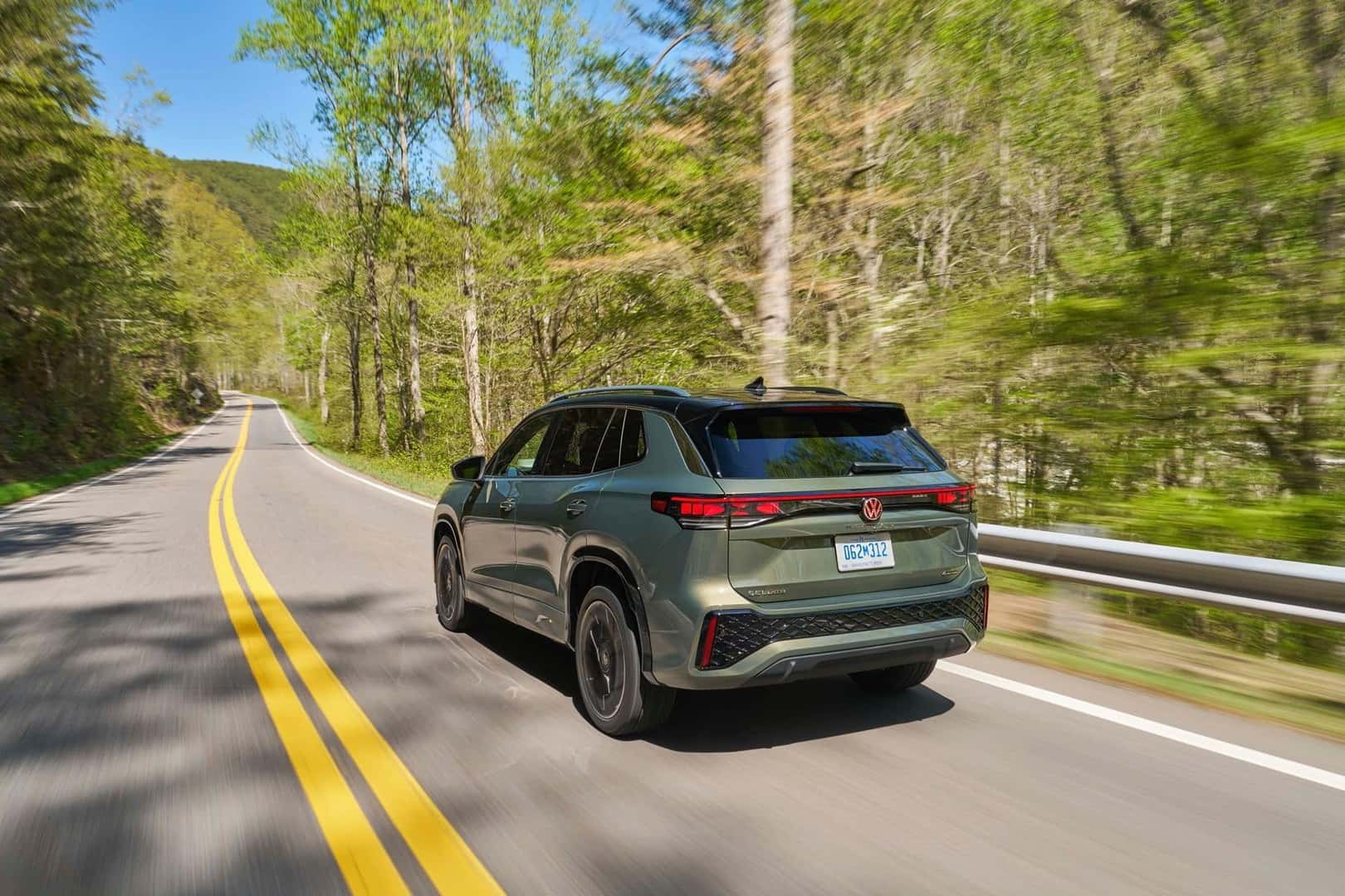 The Efficient And Futuristic 2026 Volkswagen Tiguan, Racing On The Highway