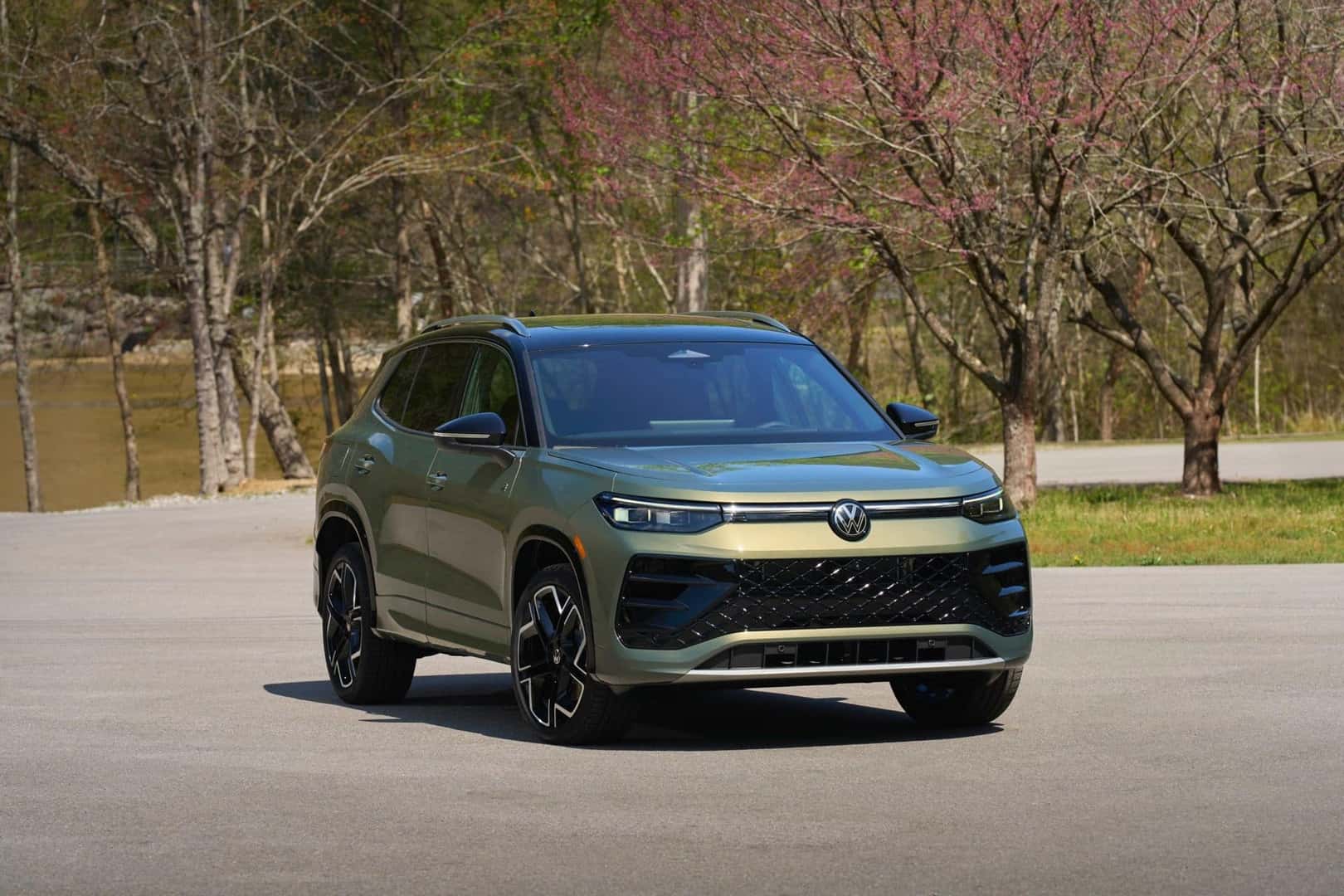 The Smooth-Riding 2026 Tiguan Turbo Sel R Turbo, With A High Performance Engine