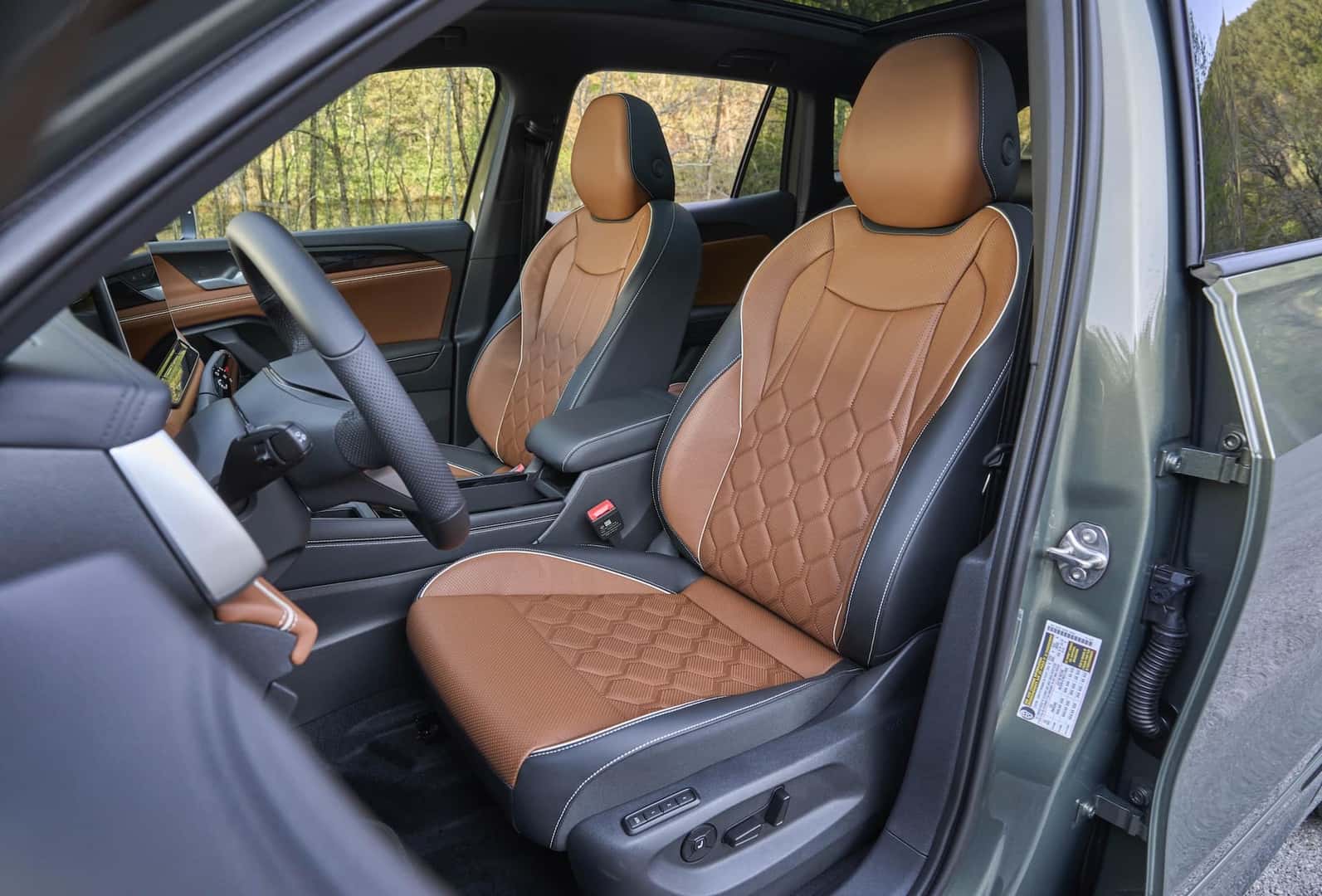 2026 VW Tiguan Sel R Line Turbo Front Seats