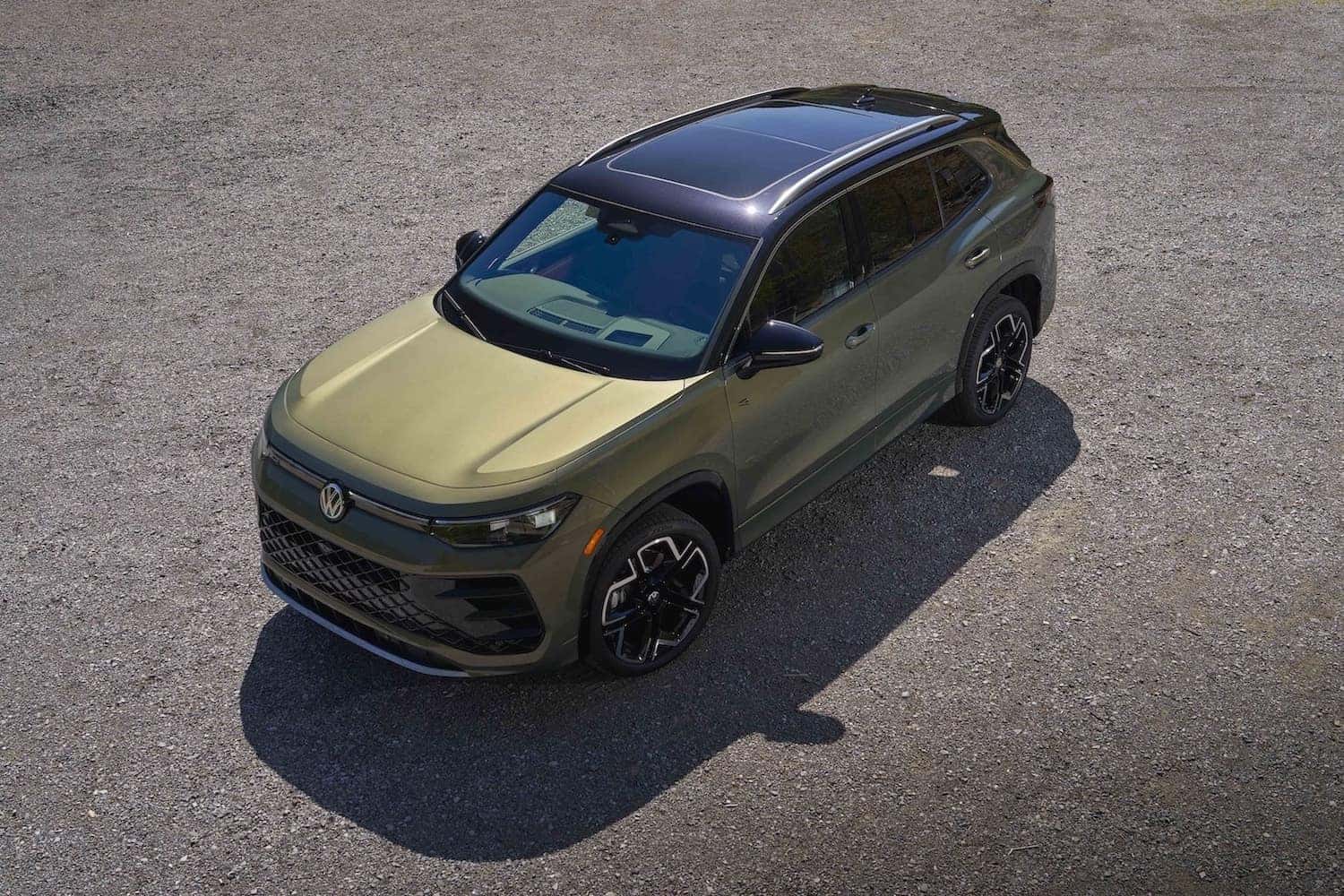 2026 Volkswagen Tiguan Avocado Green Metallic with Deep Black Pearl roof