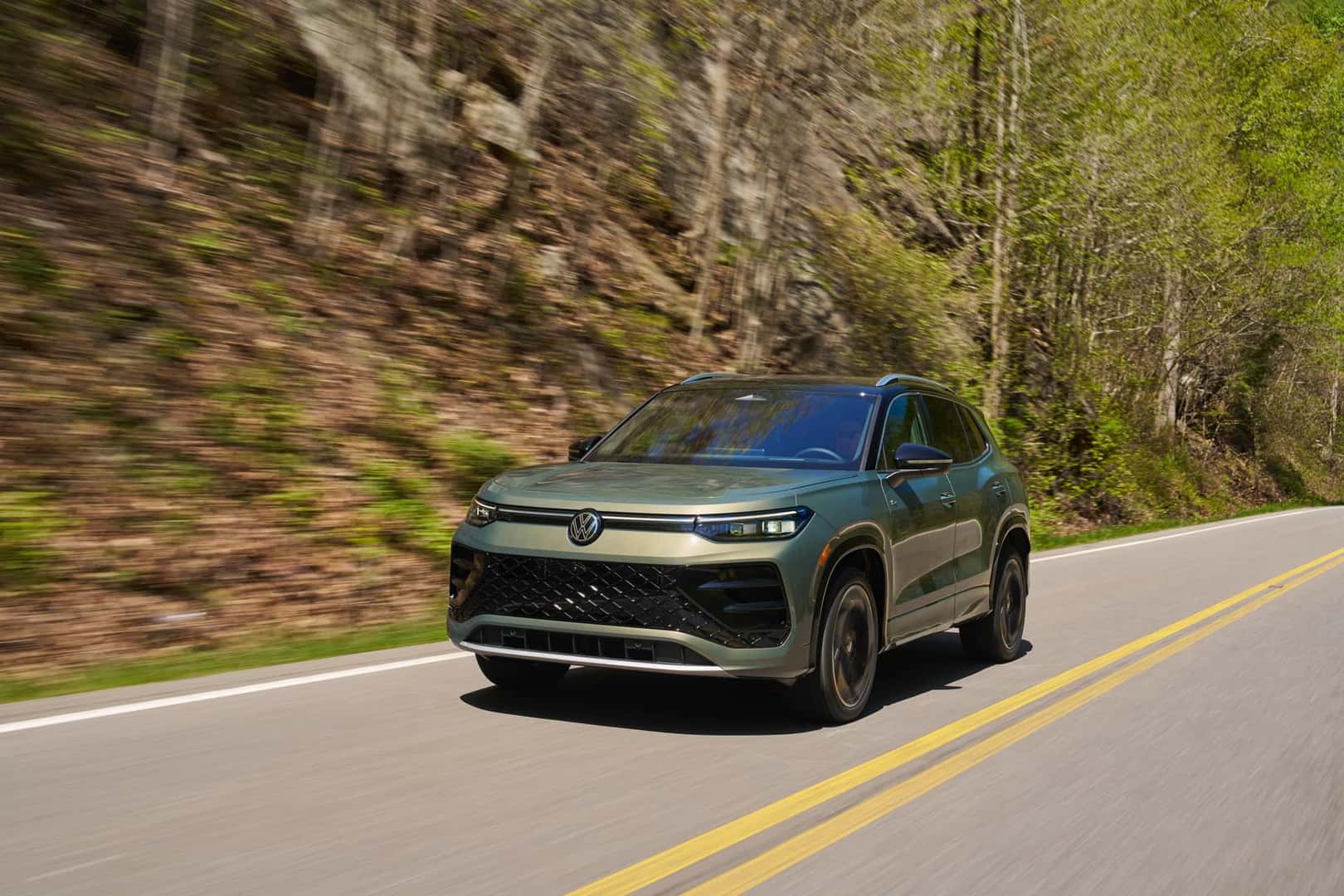 2026 Volkswagen Tiguan SEL Avocado Green in motion