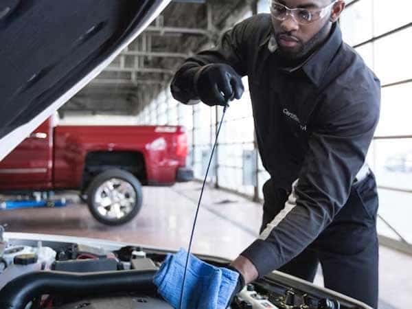 GM Mechanic changing oil
