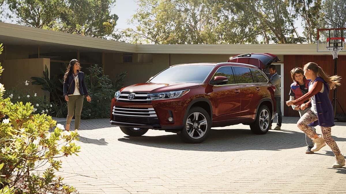 2017 Toyota Highlander Limited Ooh La La Rouge Mica with available Platinum Package