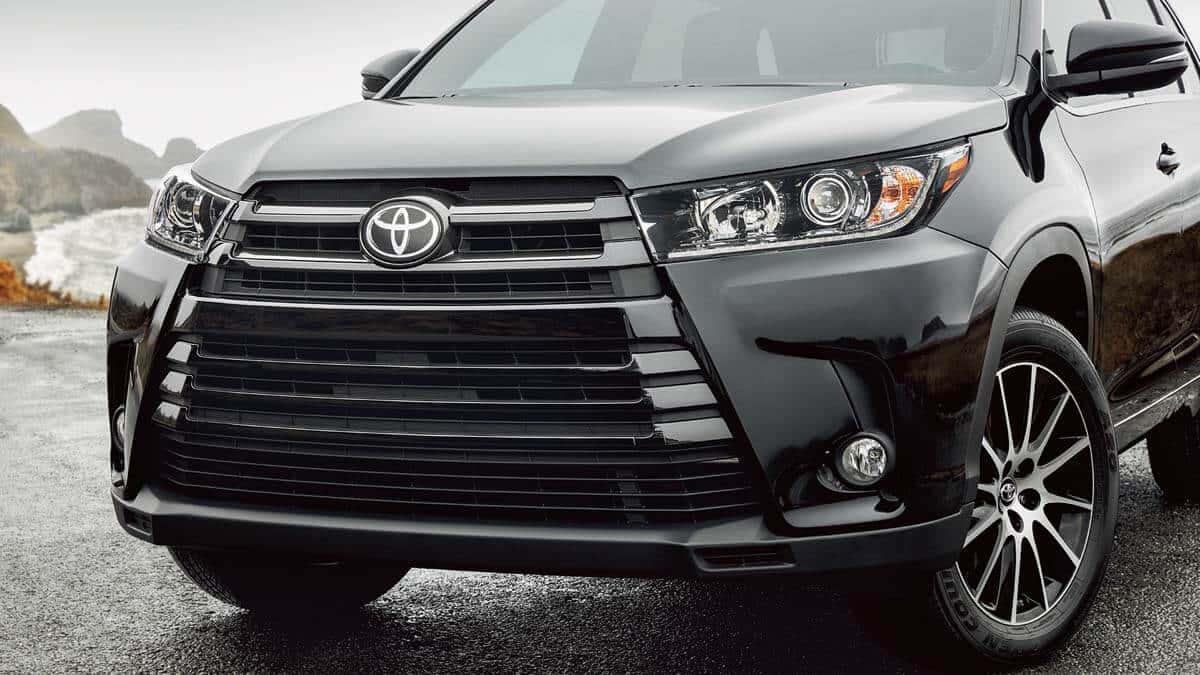 2017 Toyota Highlander SE AWD Midnight Black Metallic Front End
