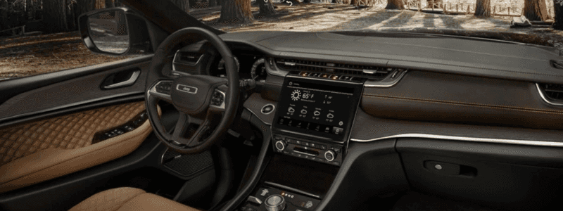 2024 Jeep Grand Cherokee Interior