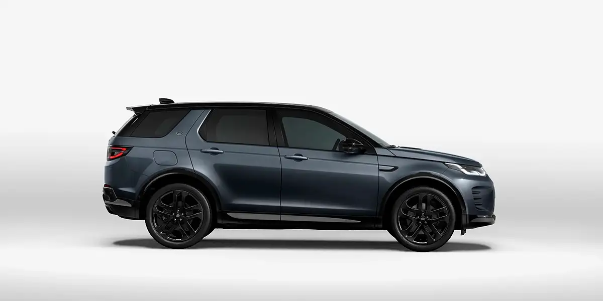 2026 Land Rover Discovery Sport Dynamic HSE in blue, driver’s side view showcasing sleek SUV design.