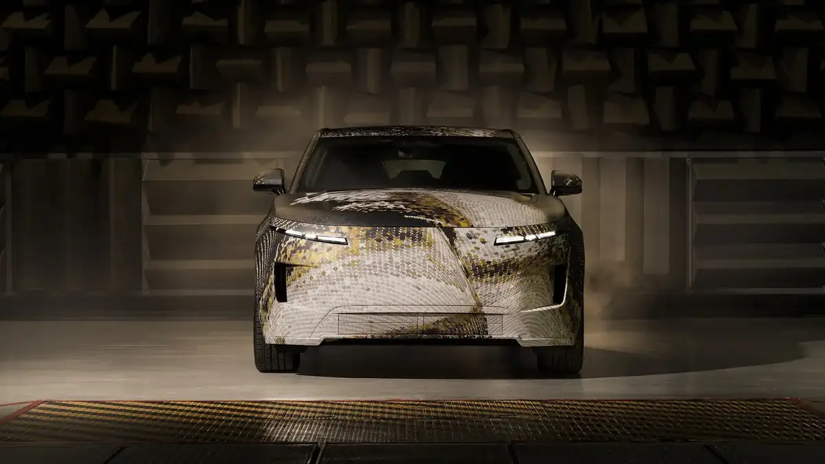 Front view of the camouflaged Range Rover GT prototype