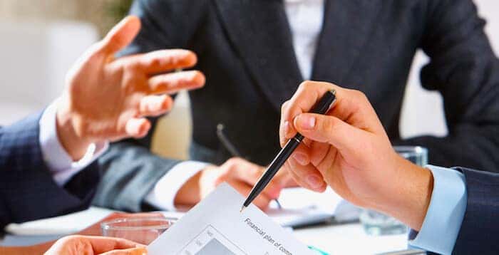 customer and salesman negotiating lease agrement