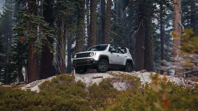 19Jeep-Renegade-ExteriorWoods-5x3