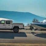 2023 jeep gladiator towing a boat