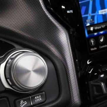 2019-Ram-1500-rotary-E-Shifter-and-touchscreen