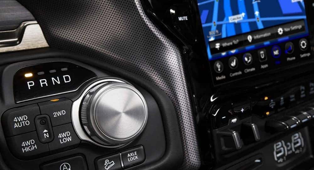 2019-Ram-1500-rotary-E-Shifter-and-touchscreen