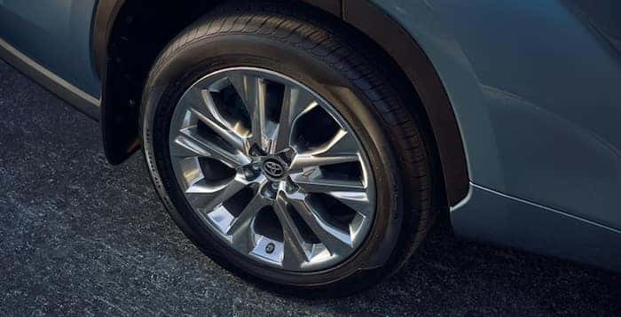 2020 Toyota Highlander 20-in. alloy wheels